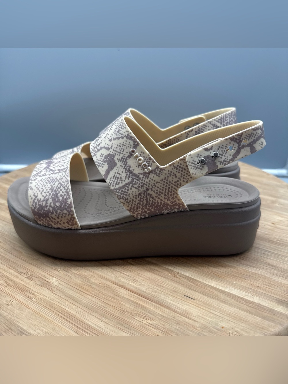 Crocs Brooklyn Snake Printed Low Wedge Platform Sandals Sling Back Beige US 7
